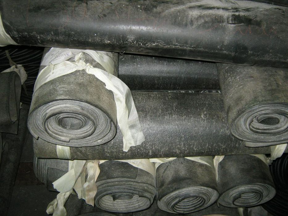 Резина рулонная техпластина автодорожка напольное покрытие резиновое