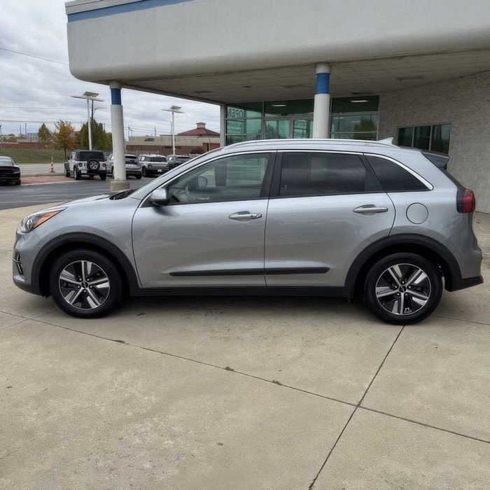 Kia Niro LXS      2022