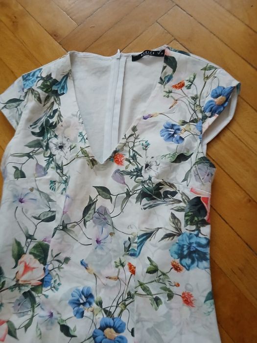 Sukienka za kolana  Mohito  na białym tle  kwiatki 36