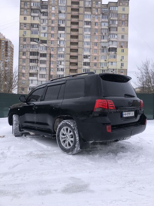 Продам TOYOTA LAND CRUISER 200, 4.0газ/бензин, не фарбована