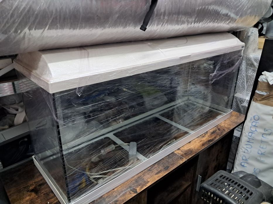 Vendo aquario 250 litros + filtro sunsun e armario