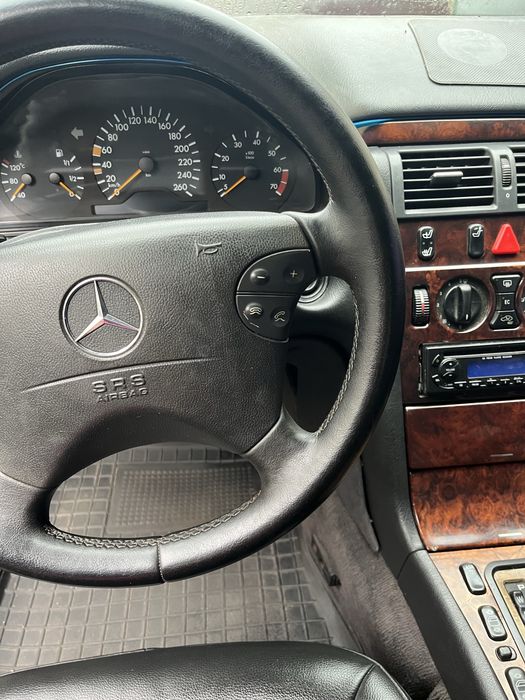 Mersedes-Benz w210