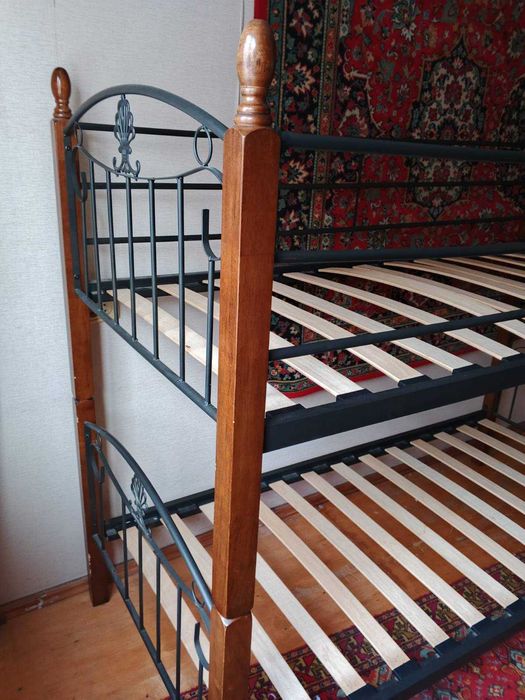 Дитяче двоярусне ліжко