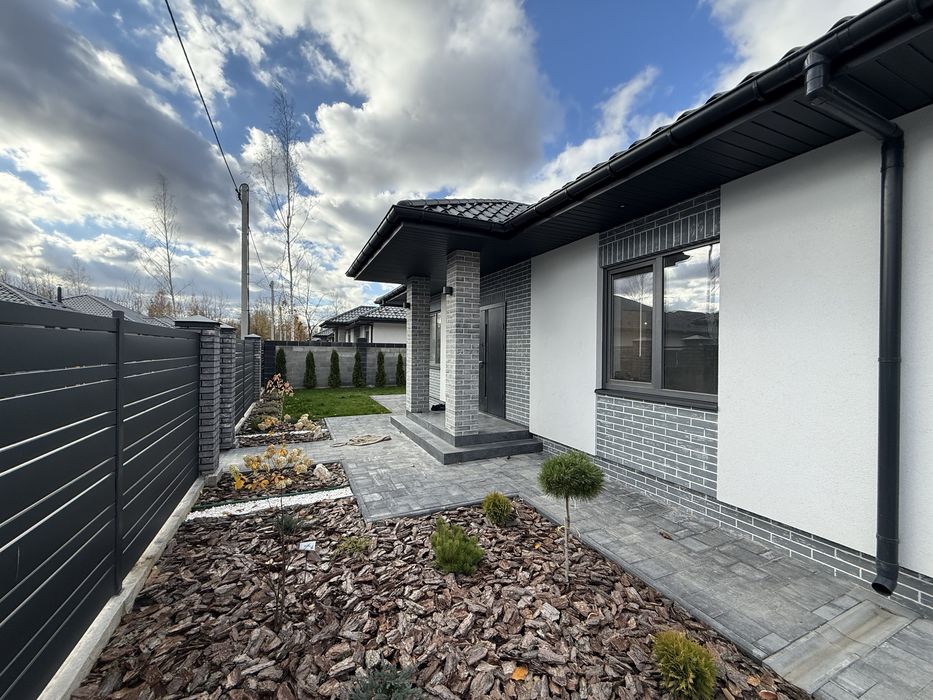 Будинок біля озера! Штукатурка розведена електрика!  Газ Є-Оселя