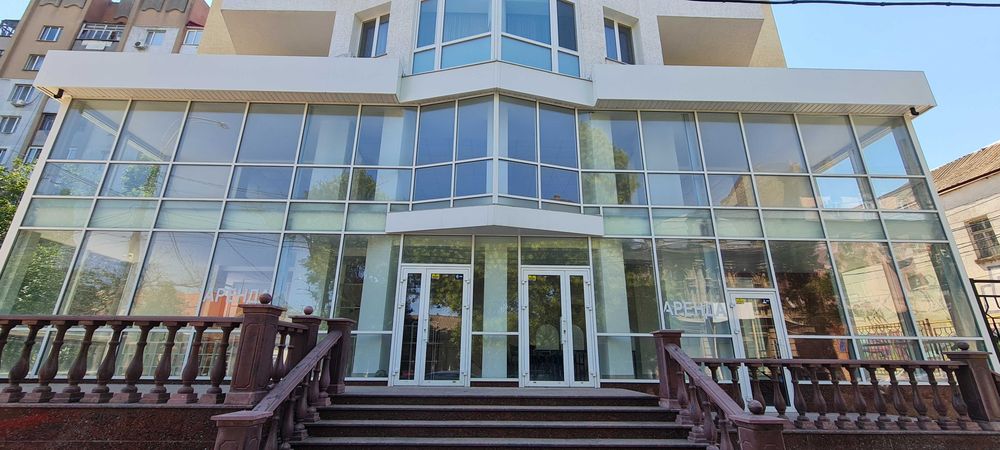 Оренда фасадного приміщення. 260 кв.м. вул. Шевченко.