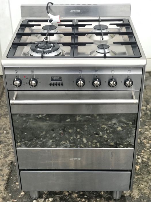 Газова плита Smeg 60см, в гарному стані, з електро духовкою