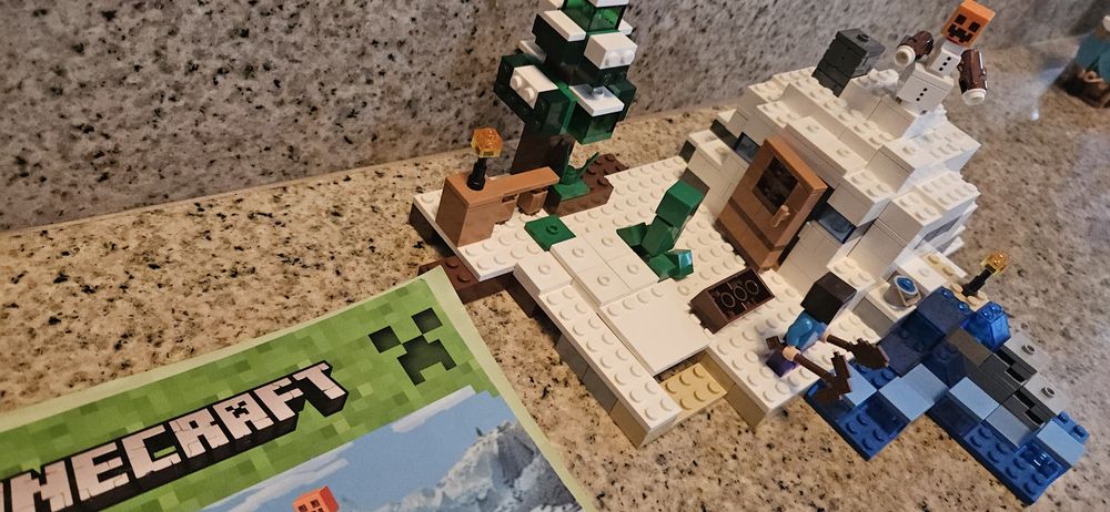 Lego Minecraft 21120 Śnieżna Kryjówka
