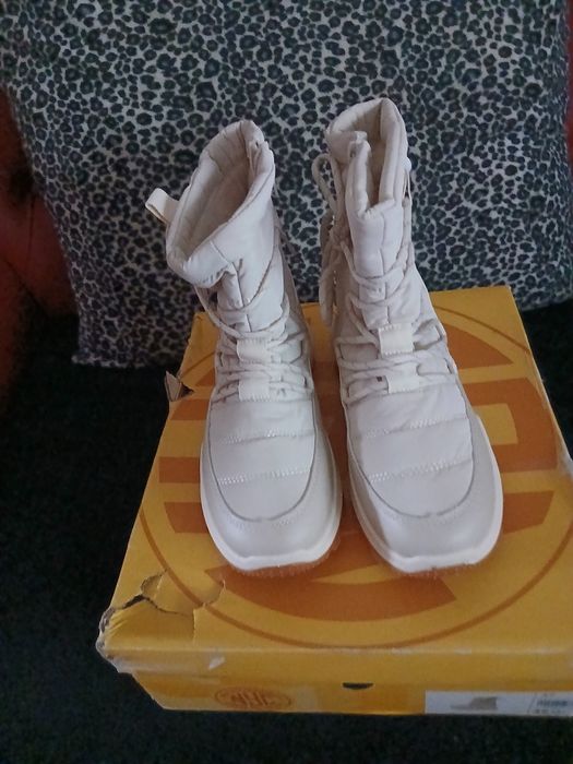 Botas fabulosas forradas a pelo são peça unica