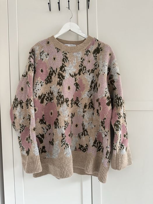 Sweter w kwiaty oversize Zara prosty