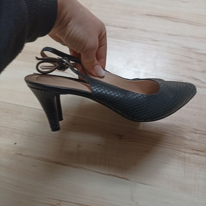 Czarne buty na obcasie Roberto Santi