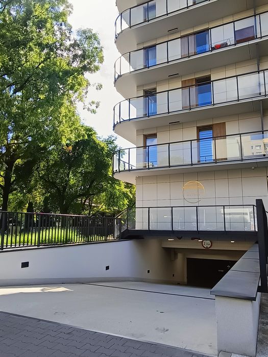 Miejsce postojowe Kraków ul. Piastowska 34 | AGH | Garaż podziemny | 400 zł - Więcej