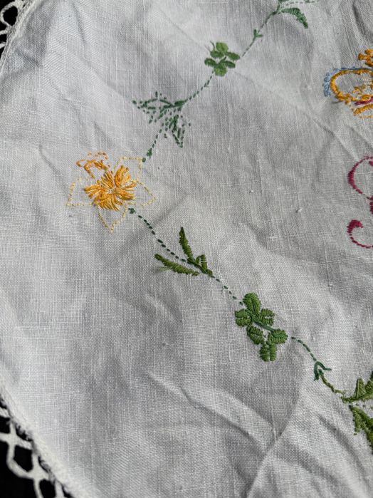 Серветка кругла вінтаж коронація  Єлизавети 2 1953 рік вишивка