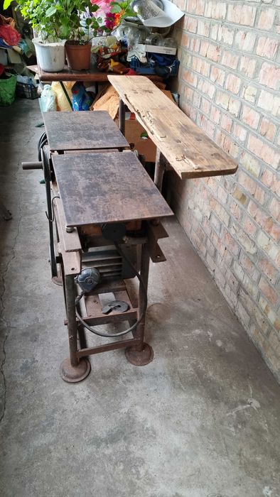 Циркулярный Станок. Деревообрабатывающий станок.