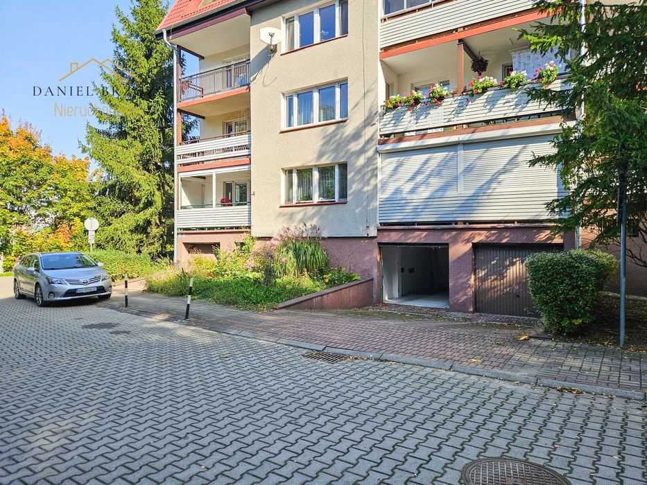 Garaż do wynajęcie/ prąd/ automatyczna brama/ zamknięte osiedle/ Pstrowskiego - Widok 2