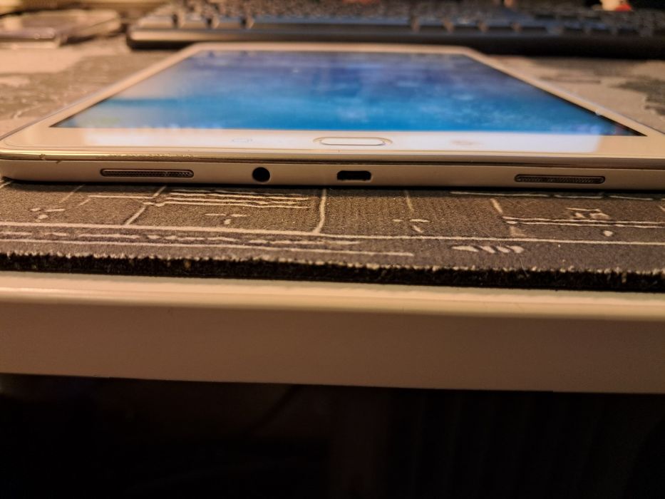 Планшет Samsung Galaxy Tab A SM-T555 9.7" 16GB LTE