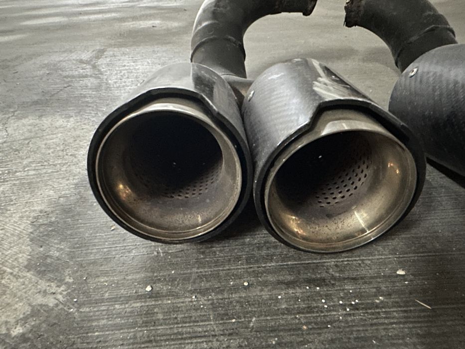 Ponteira de escape dupla