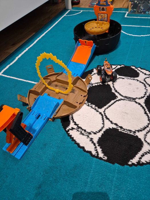 Hot Wheels Monster Trucks Opona – Kaskaderska arena