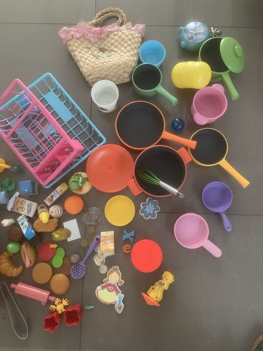 Cozinha de brincar e baú de menina