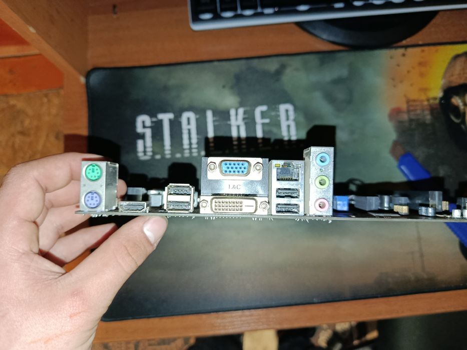 Материнська плата H55M-E23