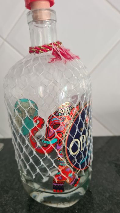 Garrafa de vidro vazia, muito bonita