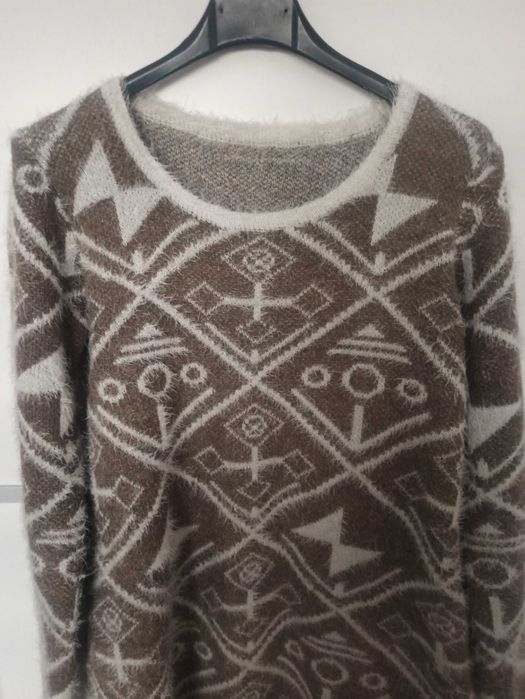 Sweter beżowo-biały