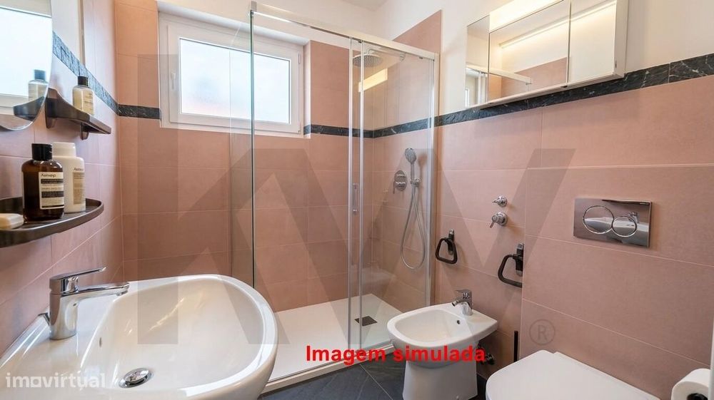 Encantadora Moradia T2 Unifamiliar com Garagem, Quintal e Churrasqueir