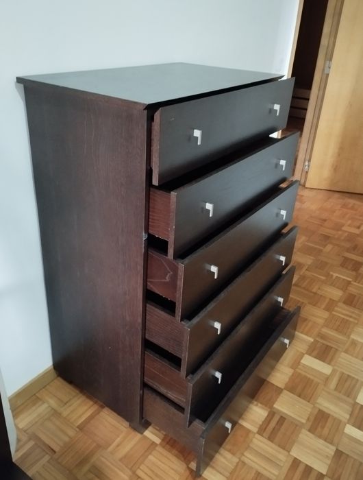 Cómoda em Madeira 6 gavetas