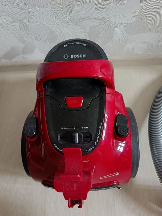 Пилосос BOSCH BGS05X240