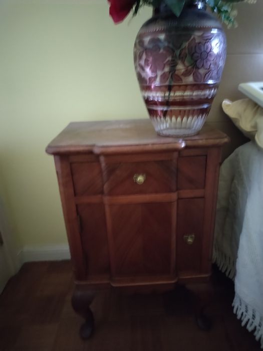 2 mesinhas de cabeceira, o conjunto, em bom estado