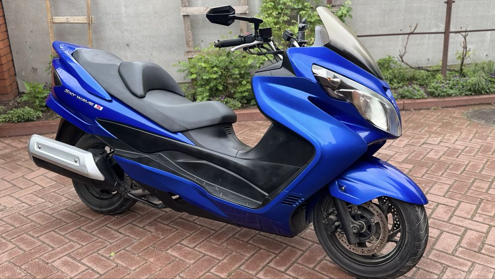 Макси - скутер Сузуки Скайвей 400 SUZUKI SKYWAVE 400