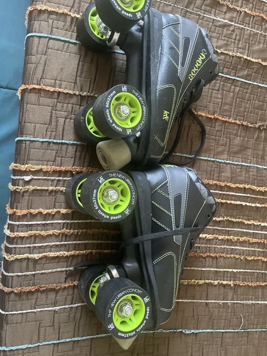 Patins como novos.