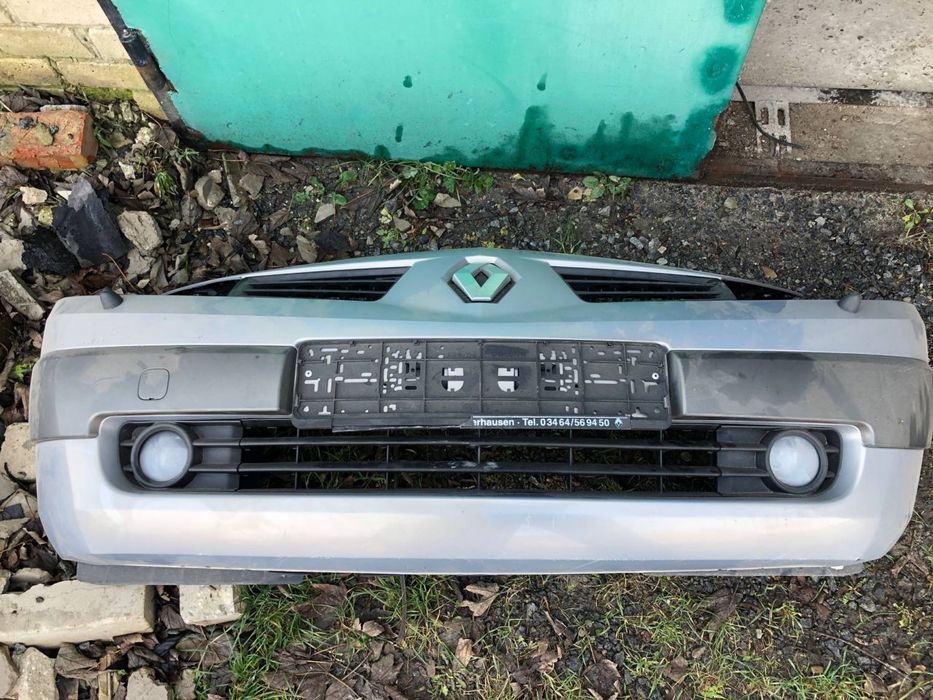 Передній бампер renault megane 2 дорестайл.