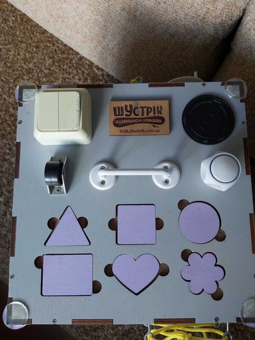 Продам Бізікуб для розвитку дрібної моторики