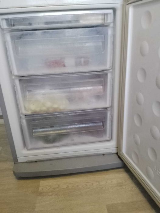 Продається холодильник терміново.