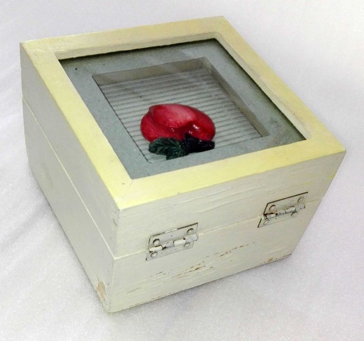 Wooden Box Frame with Red Apple64750731251971123