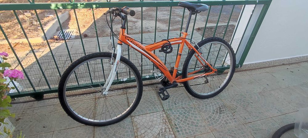 Bicicleta com mudanças. Roda 26