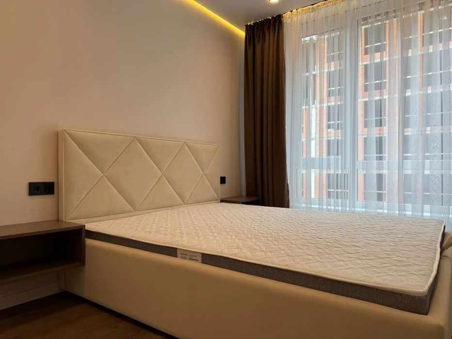 Оренда! 1.5 кім з сучасним ремонтом біля озера з басейном на даху