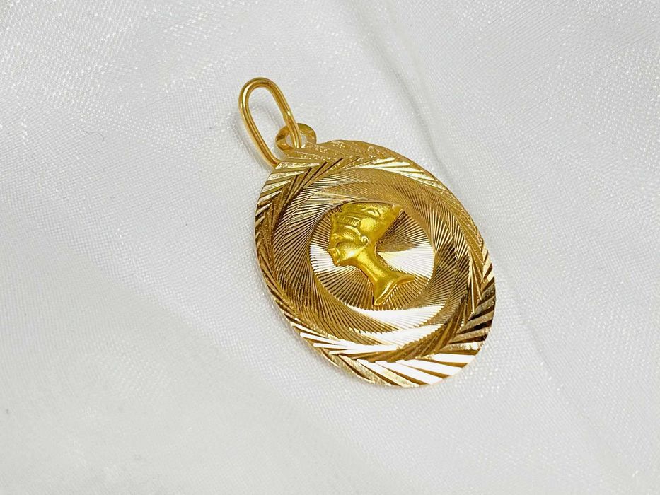 Złota zawieszka na łańcuszek| 585| 3,23g | Nefretete| Używane |