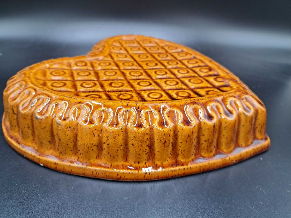Foremka ceramiczna serce brązowa do pieczenia ciasta do powieszenia