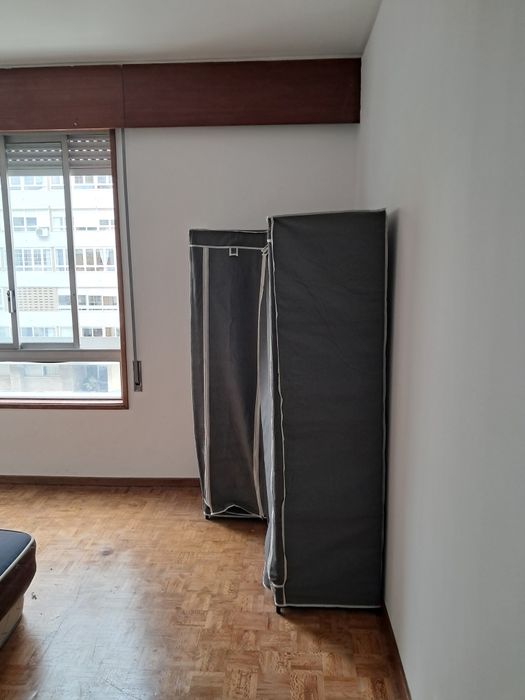 Alugo quarto na portela