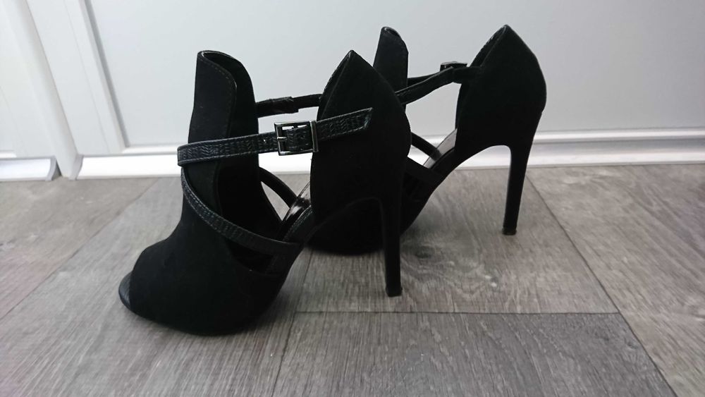 Босоніжки,ботильони Некст 36 розмір,з відкритим носком та вирізами