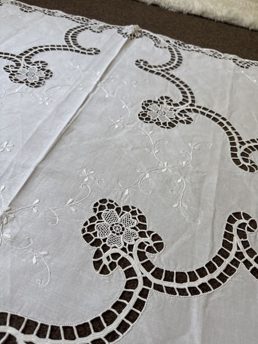 Obrus  kołkowy ręcznie wyszywany rękodzieło do kolekcji