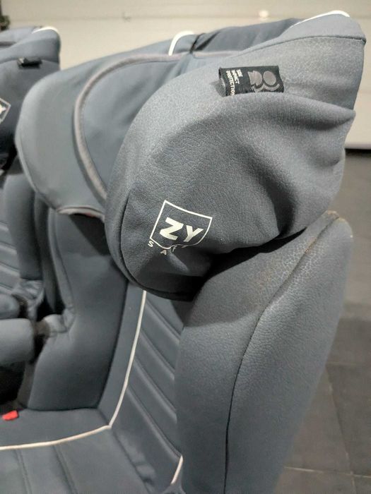 Uma Cadeira Auto Zippy ZY Safe 15-36 kg (Grupo 2/3) - Excelente estado