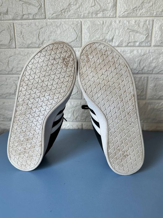 Кросовки Adidas 37.5р мокасини хайтопи кросівки