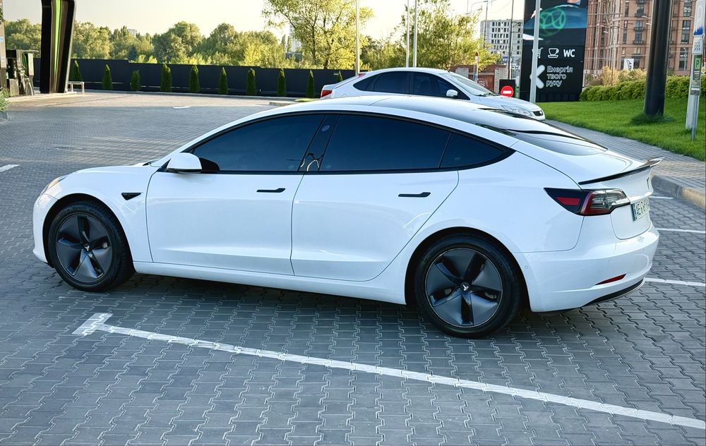 Tesla model 3 2021