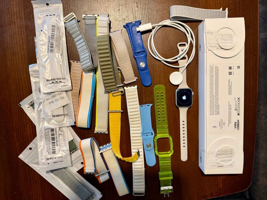 Apple watch 8, 41 mm + ремінці