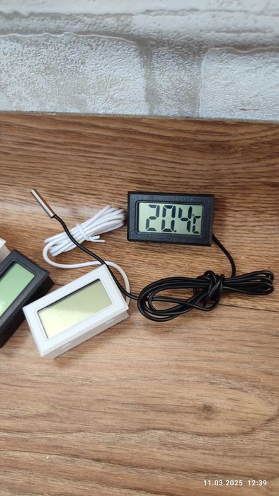Цифровий термометр, гігрометр (вологомір).