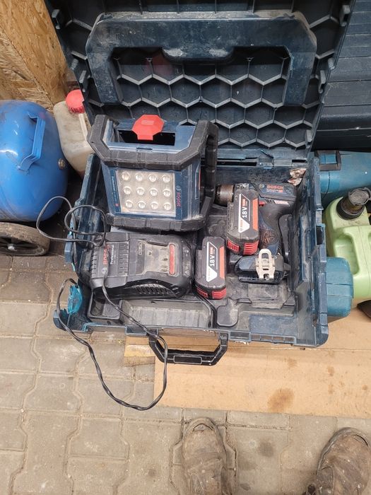 Wkrętarka i lampa bosch