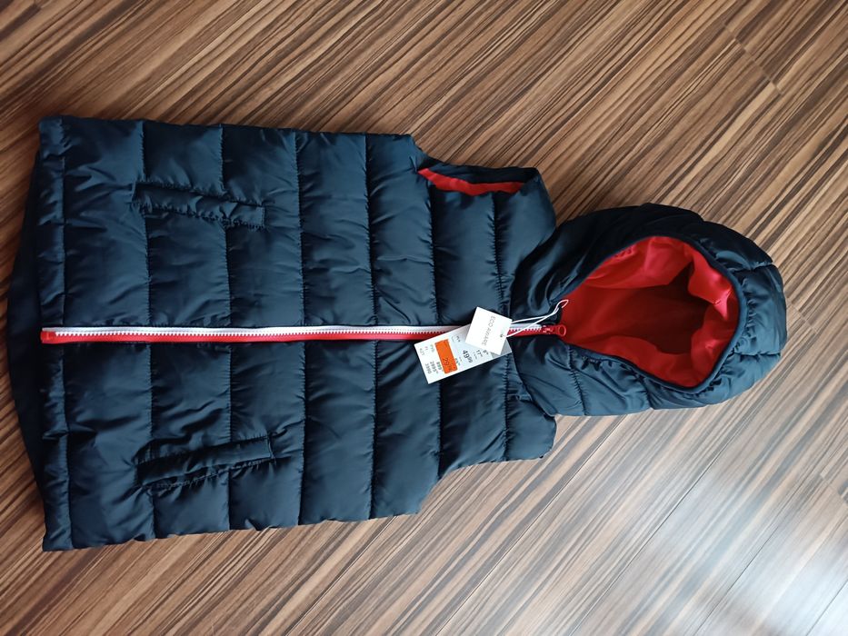 Nowy bezrękawnik z kapturem a'la "puchowy" 140 Sinsay