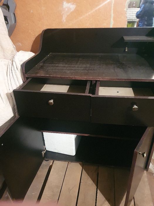 Комод деревяный ,влагоустойчивый .